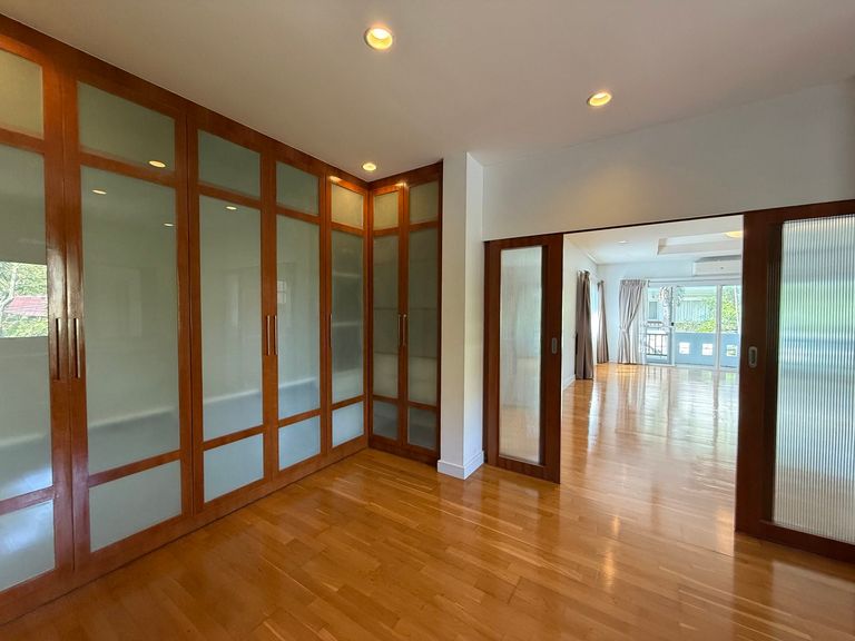 บ้านเดี่ยวพูลวิลล่า 4 ห้องนอน สุขุมวิท 36 การ์เด้น วิลเลจ - รูปที่ 11
